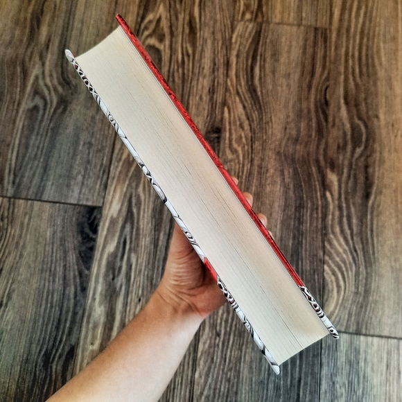 UK Edition of The Final Strife by Saara El-Arifi - Picture 3 of 7